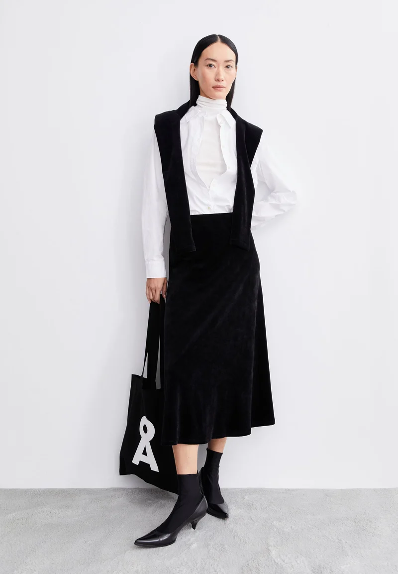 VOLAGAA SAMTROCK | black
