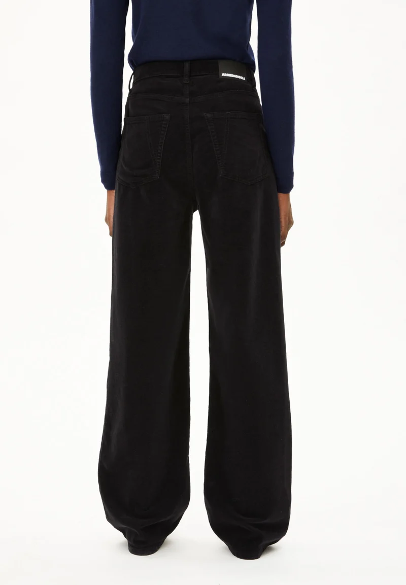 ENIJAA VELVET | black