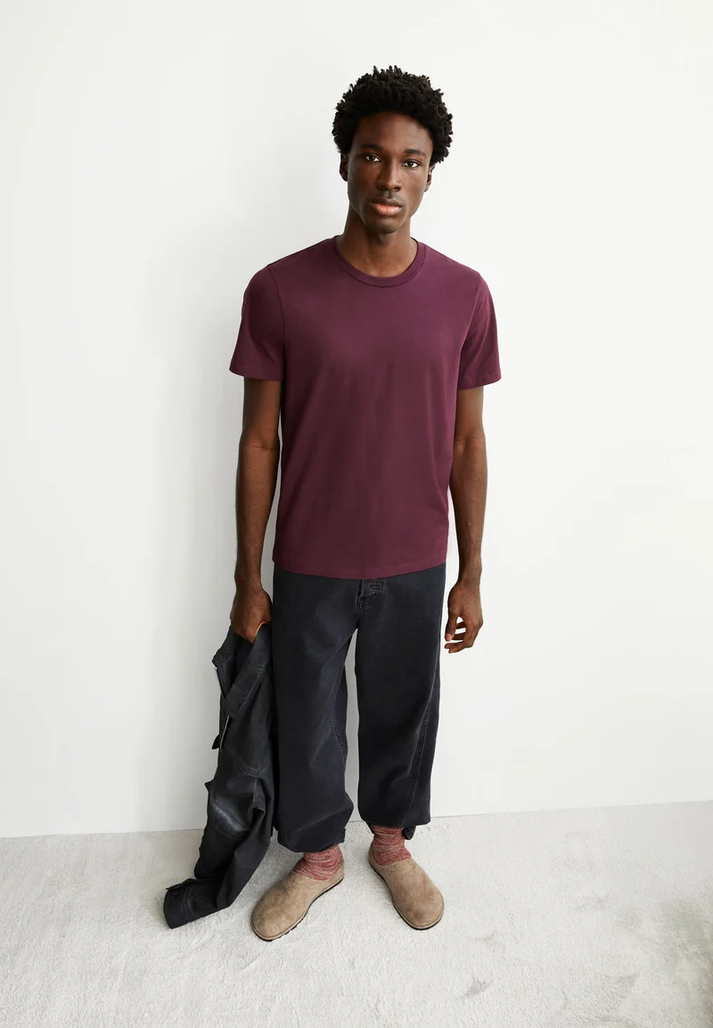 JAAMES T-SHIRT | dark cranberry