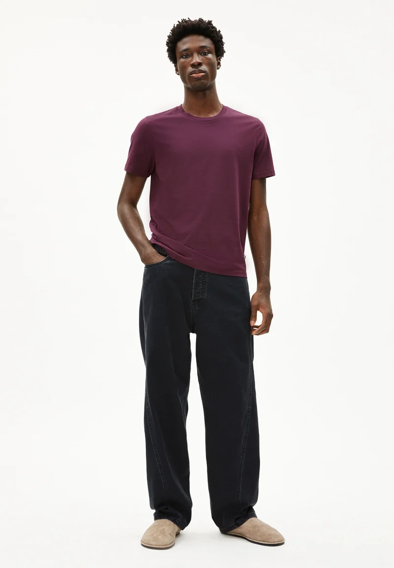 JAAMES T-SHIRT | dark cranberry