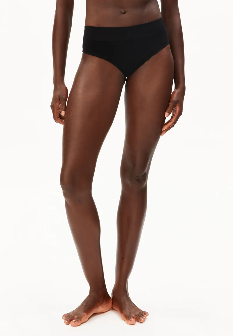 PANTAA SEAMAALA SLIP | black