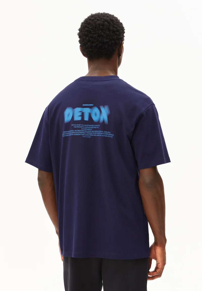 MAARKOS DETOX T-SHIRT | tinted navy