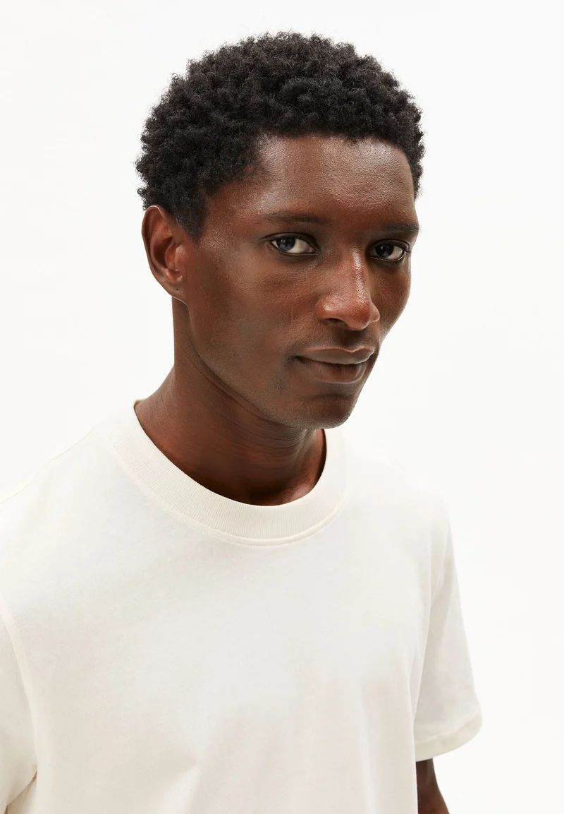 MAARKOS MID WEIGHT T-SHIRT | oatmilk