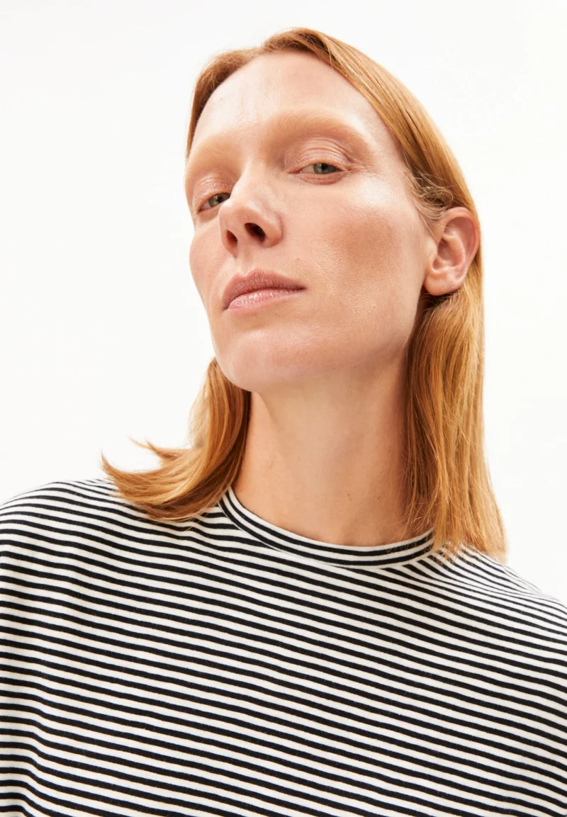 SLUB JERSEY GESTREIFTES T-SHIRT | black-oatmilk
