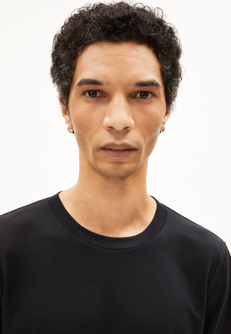 JAAMES T-SHIRT | black