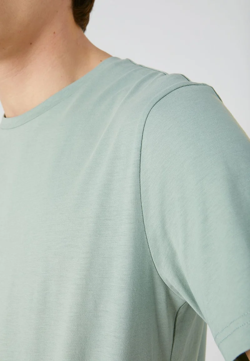 JAAMES T-SHIRT | chinois green