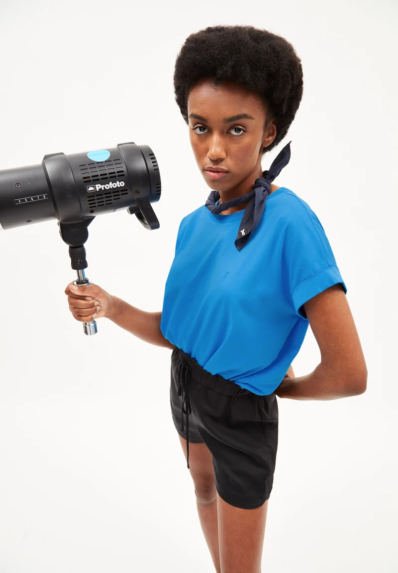 IDAARA T-SHIRT | warm blue