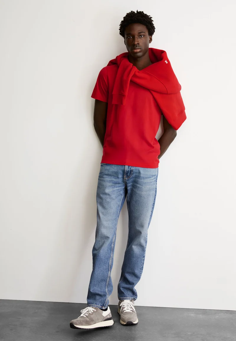JAAMES T-SHIRT | scarlet red
