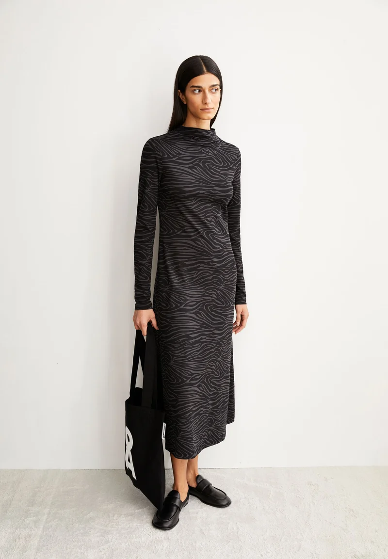 DAILIMAA ZEBRARAA KLEID | black