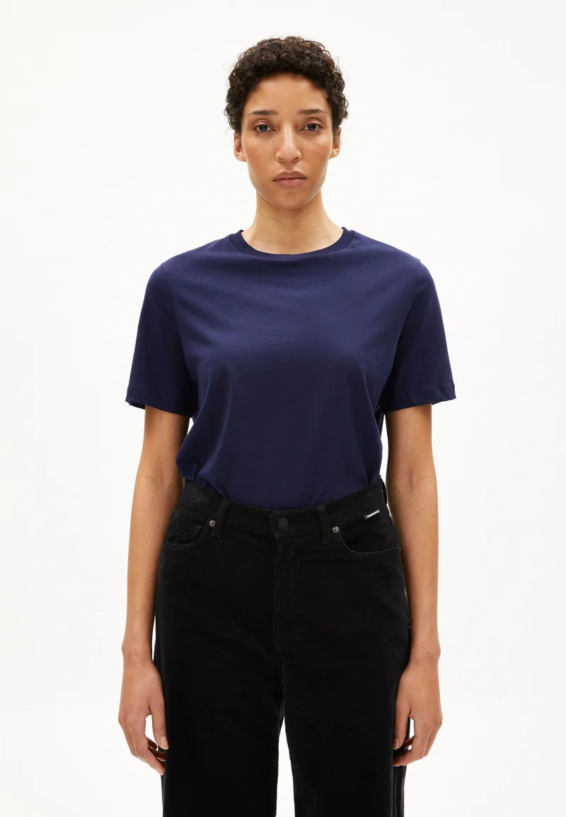 LUALAA T-SHIRT | tinted navy