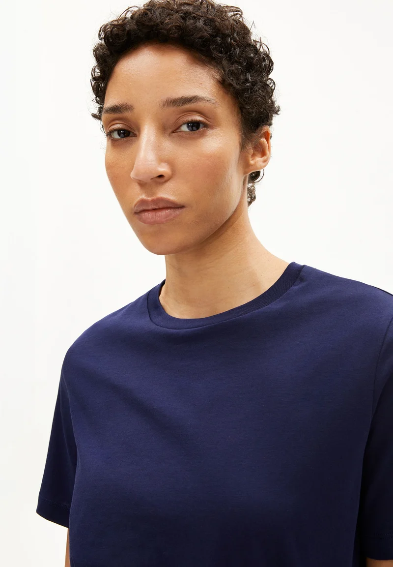 LUALAA T-SHIRT | tinted navy