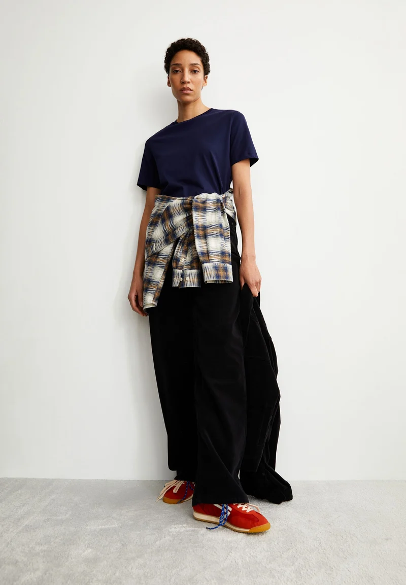 LUALAA T-SHIRT | tinted navy