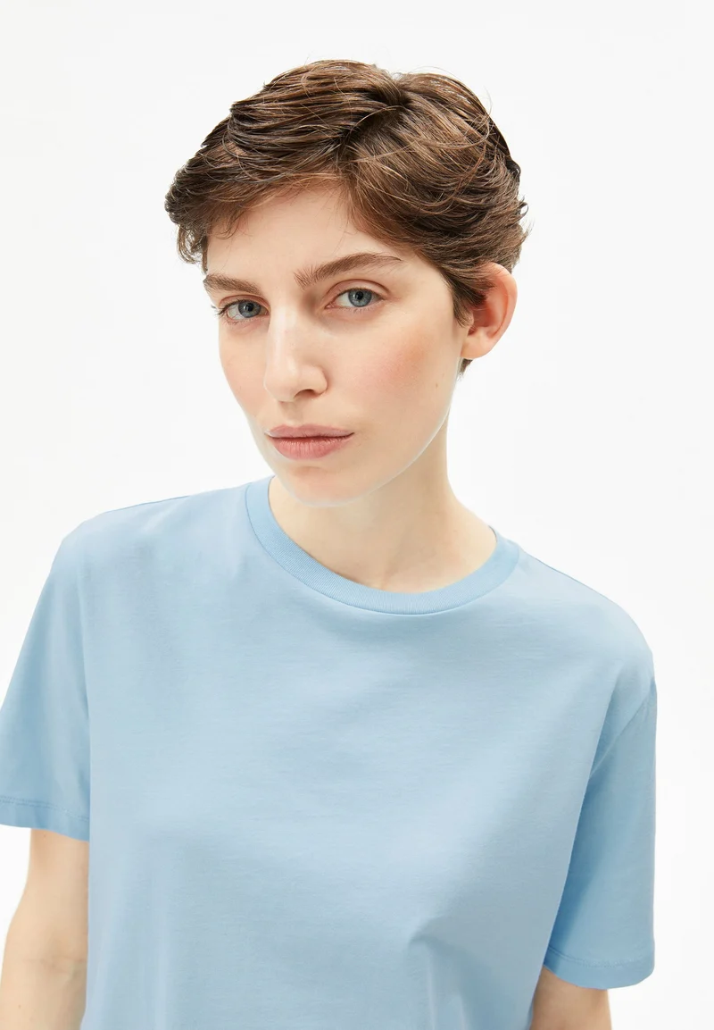 LUALAA T-SHIRT | blue glow