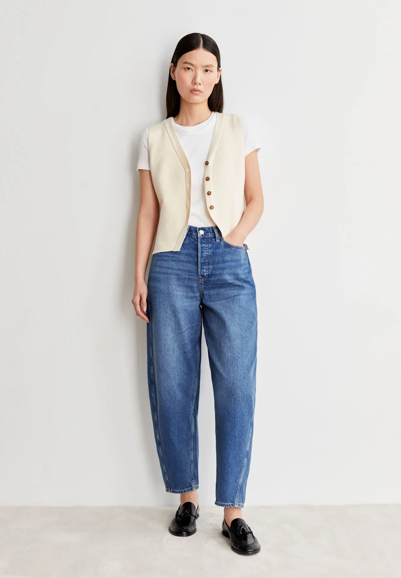 BAARLY HIGH WAIST BARREL JEANS | crunchy