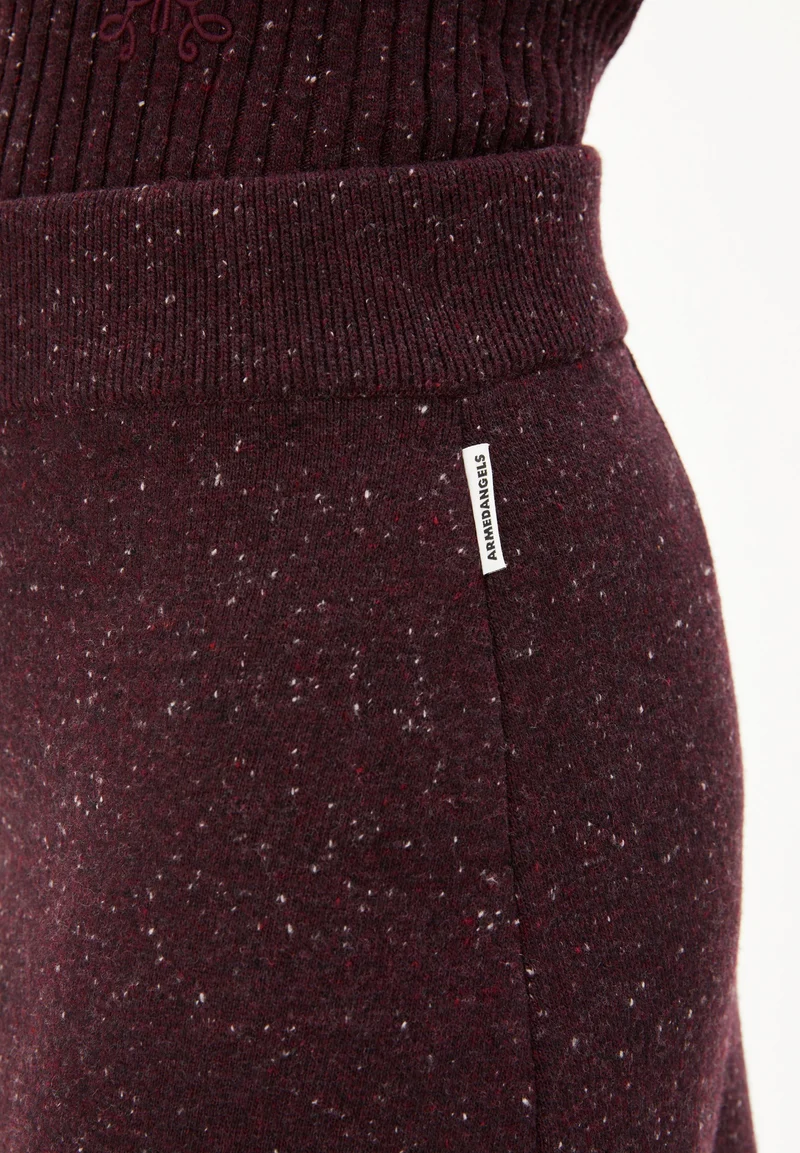 DARLAA TWEED | dark cranberry