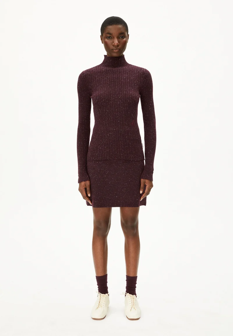DARLAA TWEED | dark cranberry