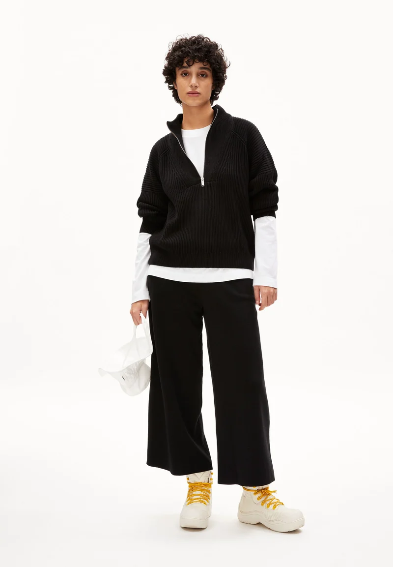 APAANIA | black