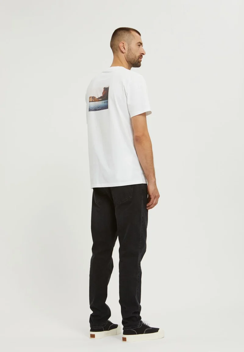 AADO VIEW | white