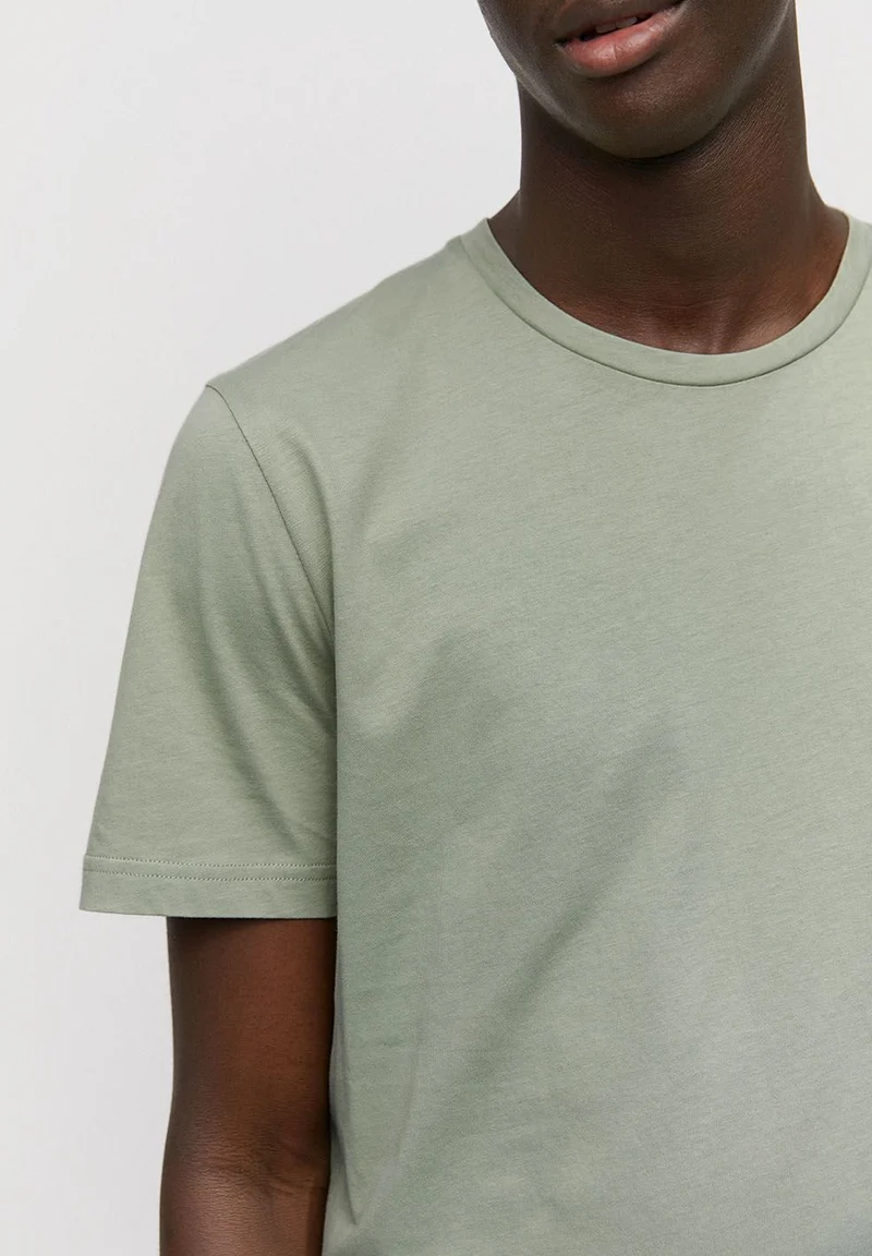 JAAMES T-SHIRT | green tea