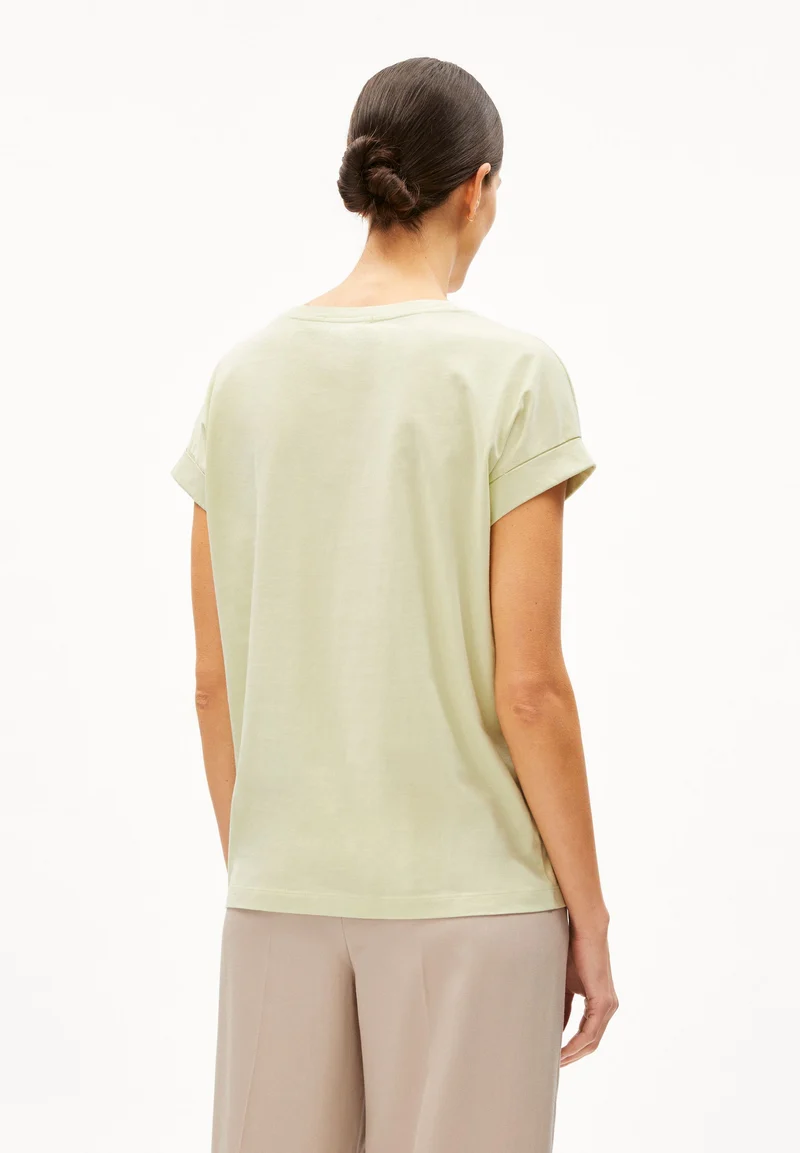 IDAARA T-SHIRT | pastel green
