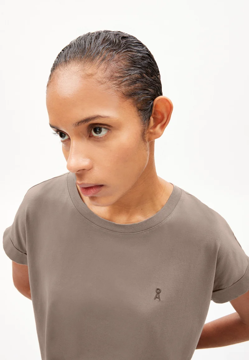 IDAARA T-SHIRT | muddy water
