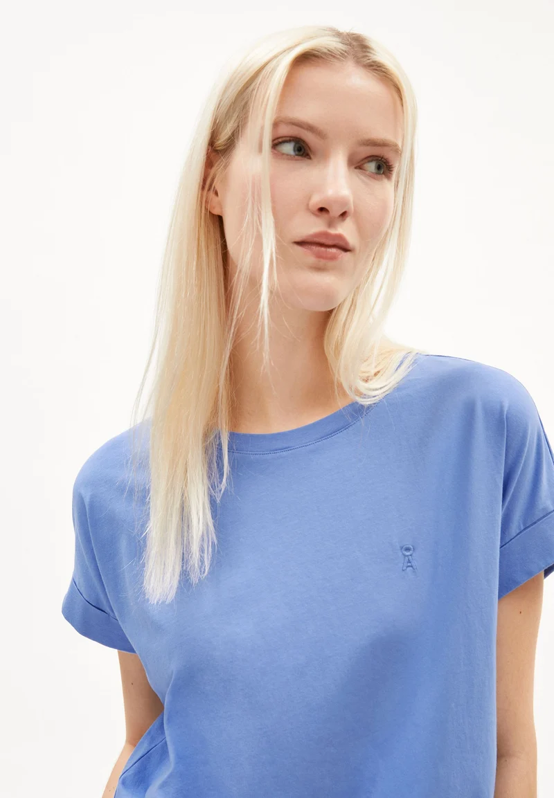 IDAARA T-SHIRT | blue bloom