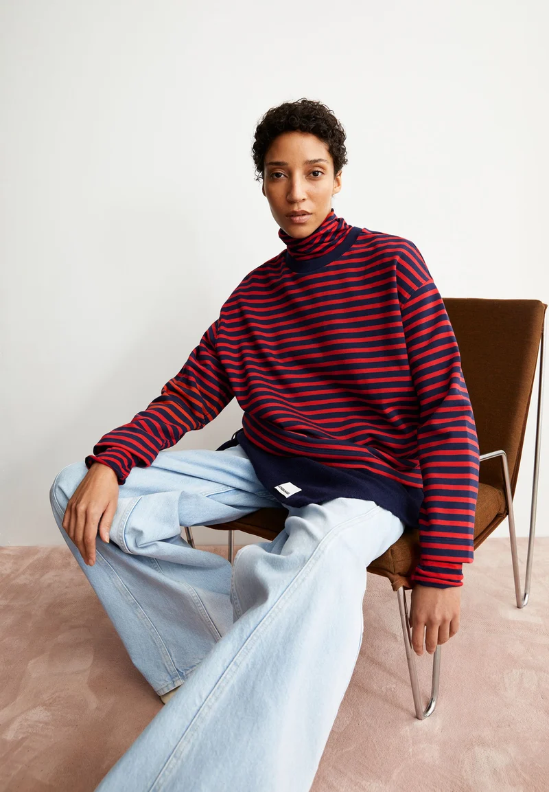 FRANKAA MAARLEN GESTREIFTES SWEATSHIRT | tinted navy-candy apple