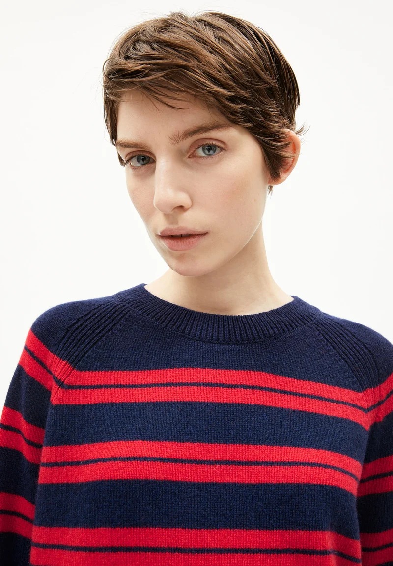 LILIRIAA FINE STRIPES STRICKPULLOVER | tinted navy-candy apple