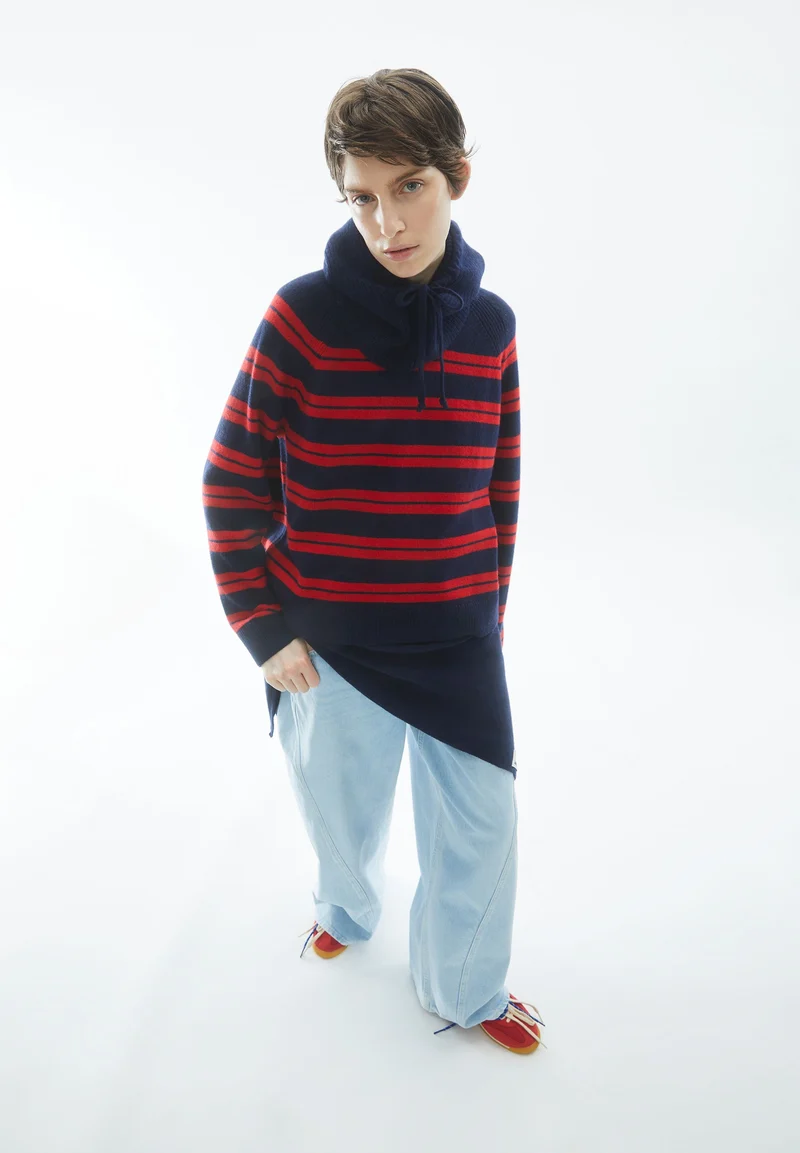 LILIRIAA FINE STRIPES STRICKPULLOVER | tinted navy-candy apple