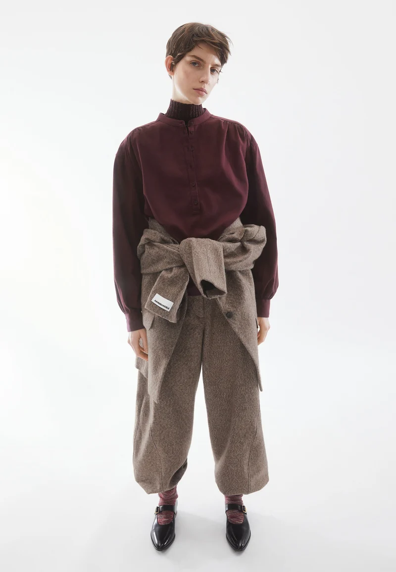 EFINARAA BRUSHED BLUSE | dark cranberry