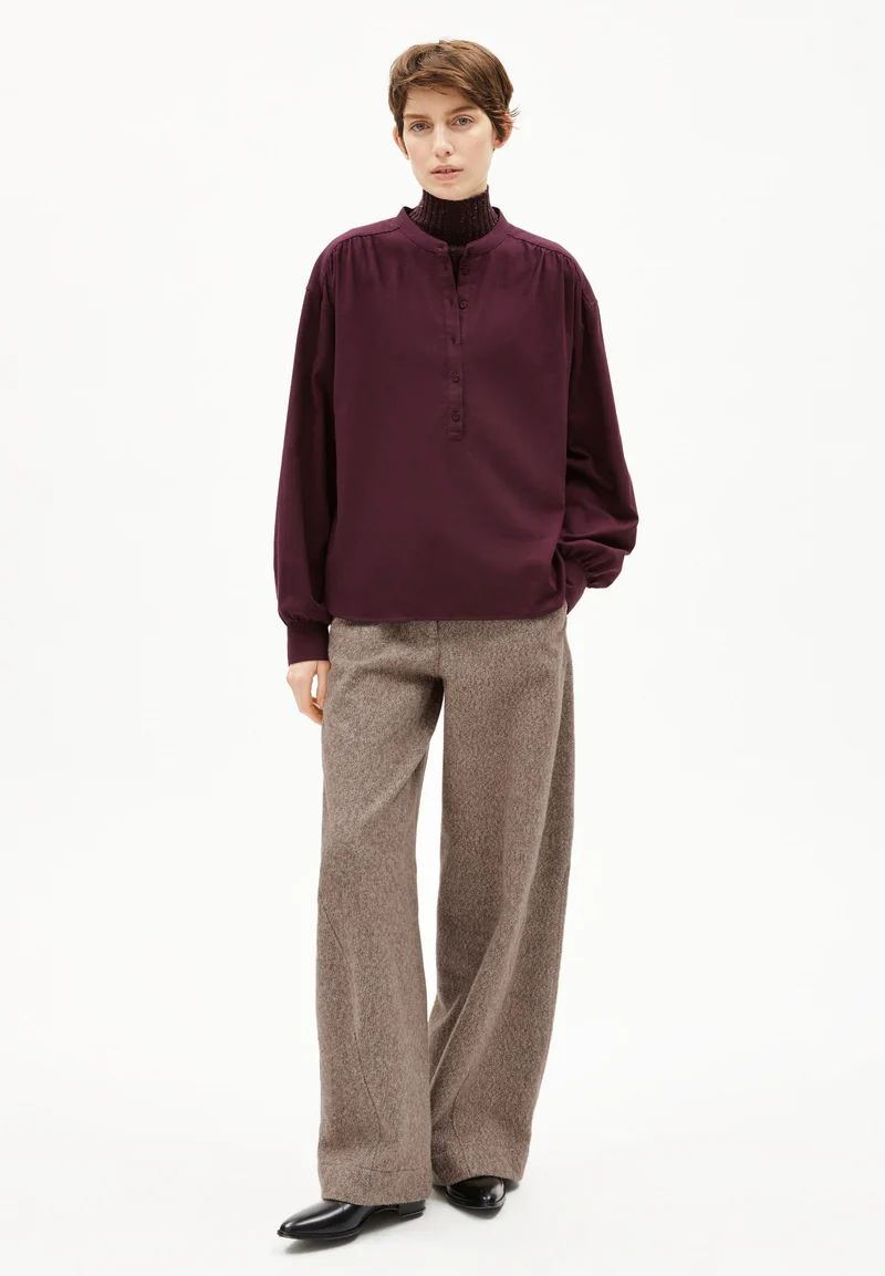 EFINARAA BRUSHED BLUSE | dark cranberry