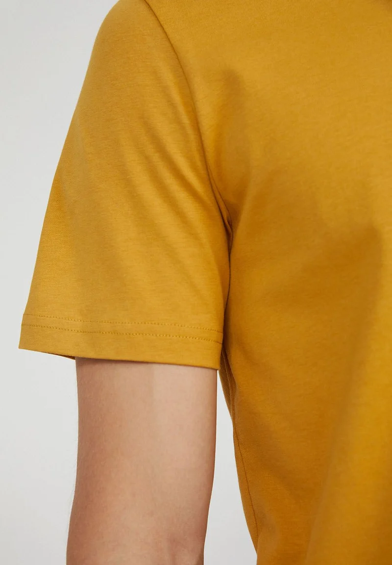 JAAMES T-SHIRT | mustard yellow