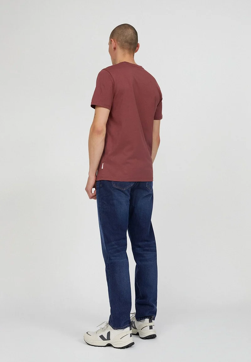 JAAMES T-SHIRT | sable red