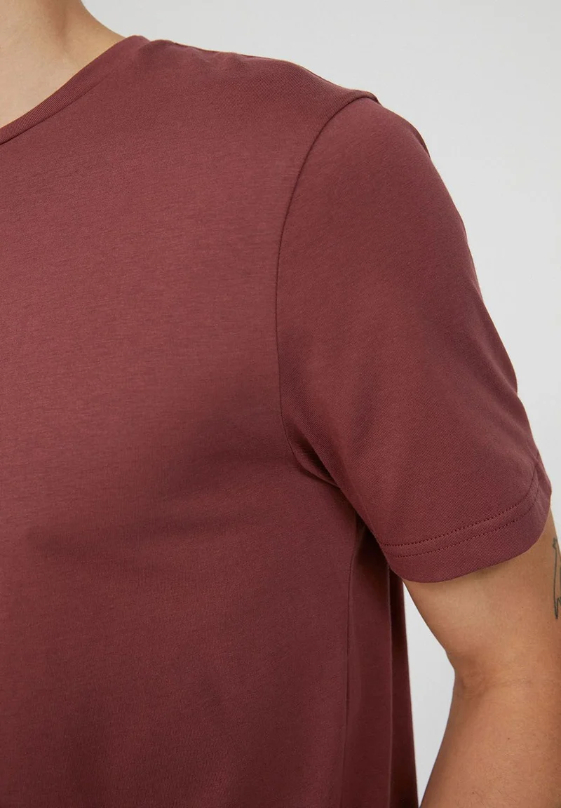 JAAMES T-SHIRT | sable red