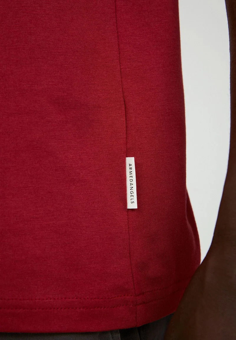 JAAMES T-SHIRT | intense red