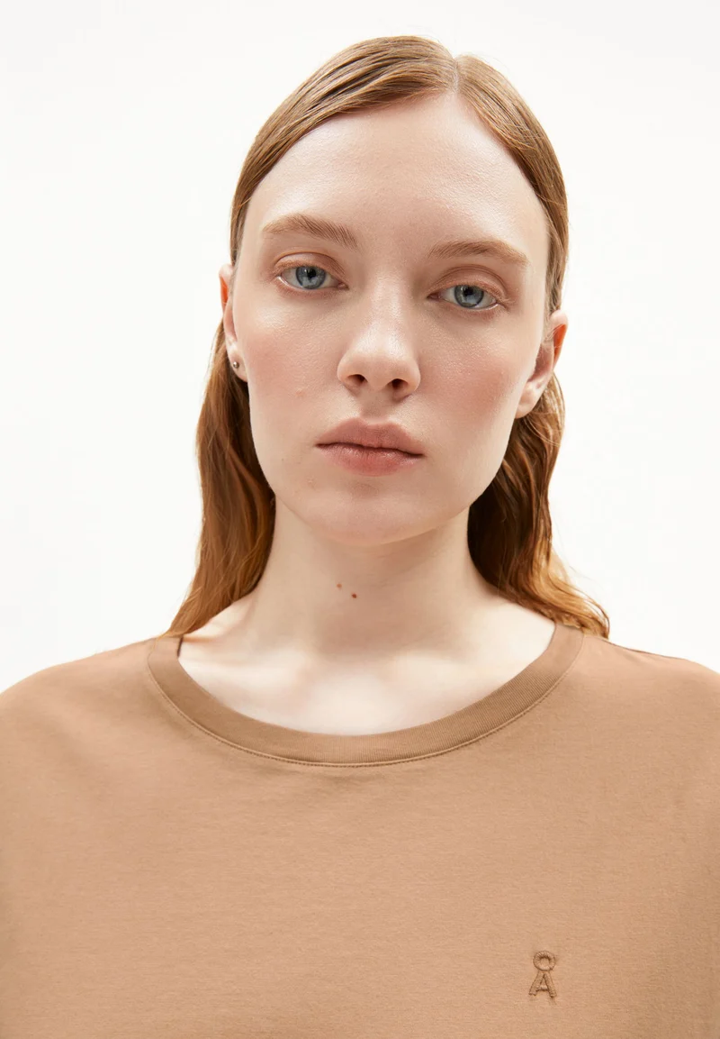 IDAARA T-SHIRT | pale umber