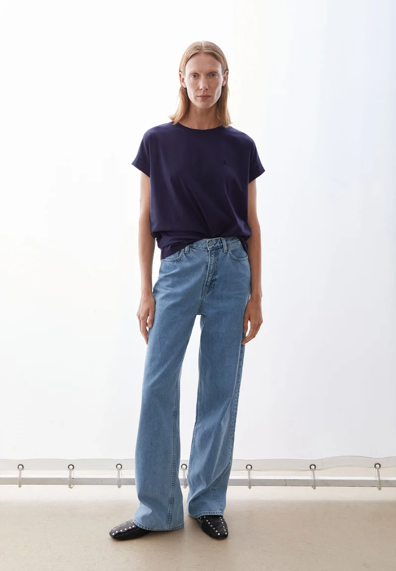 IDAARA T-SHIRT | tinted navy