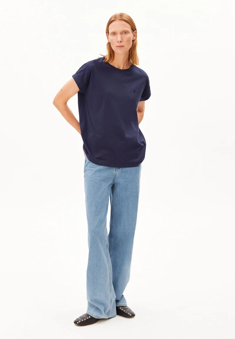 IDAARA T-SHIRT | tinted navy