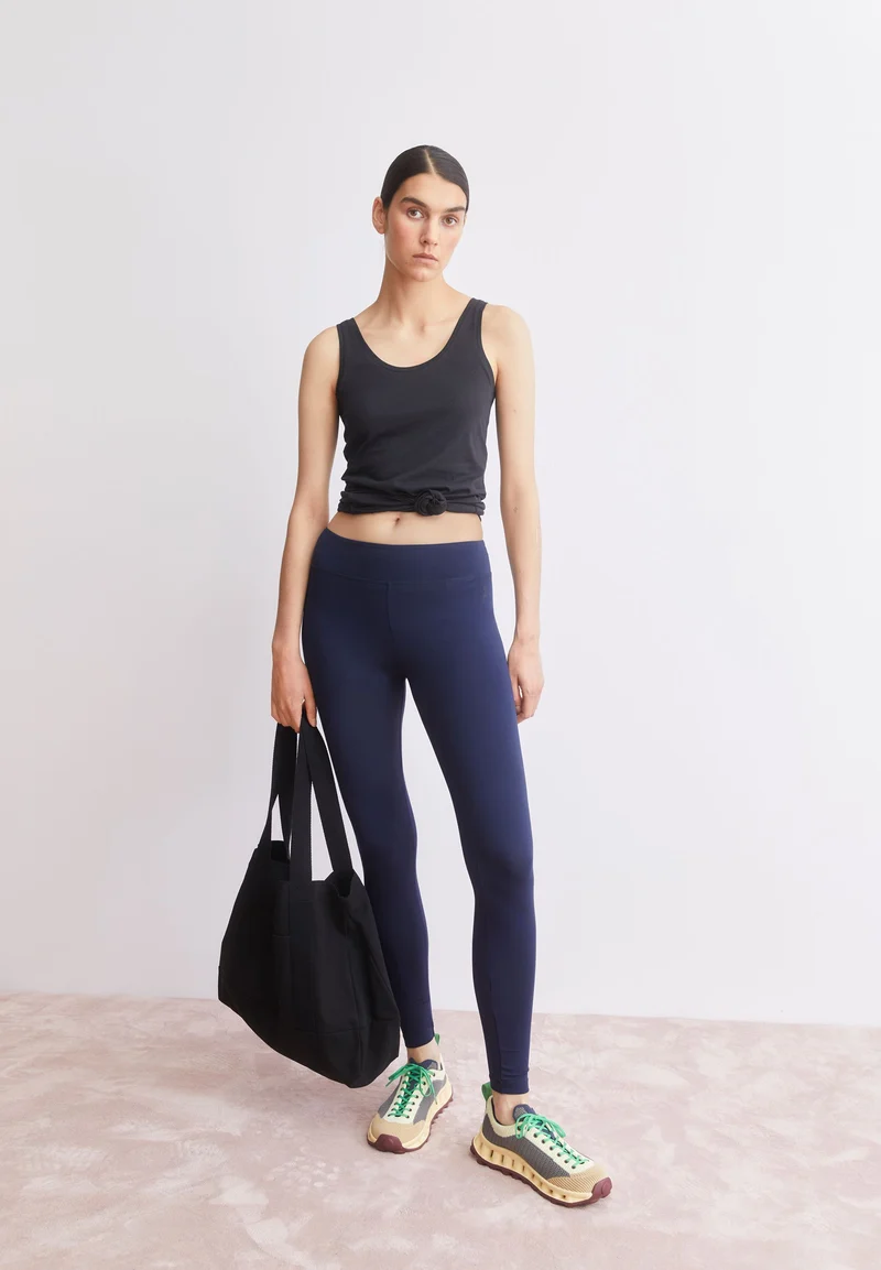 FARIBAA | tinted navy