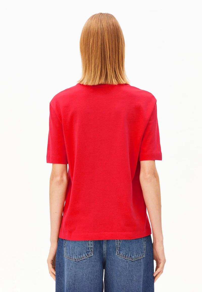 ICONIC Å TARJAA T-SHIRT | mars red