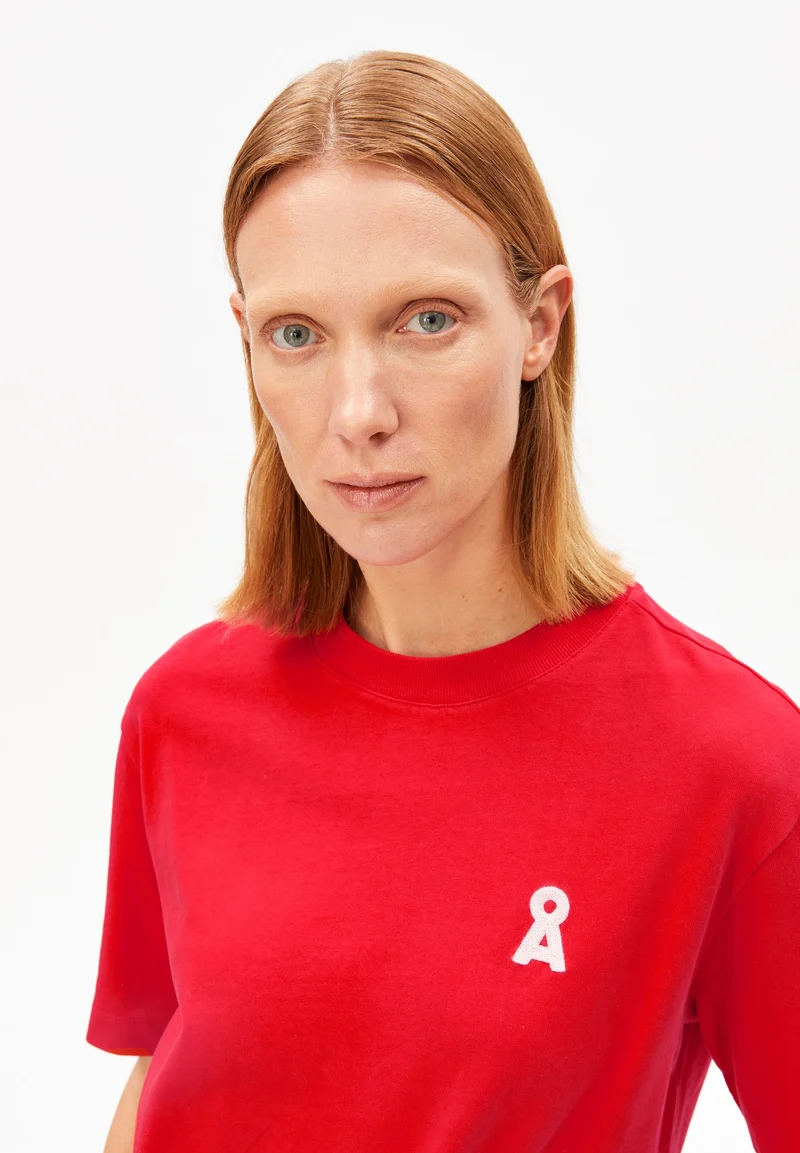 ICONIC Å TARJAA T-SHIRT | mars red