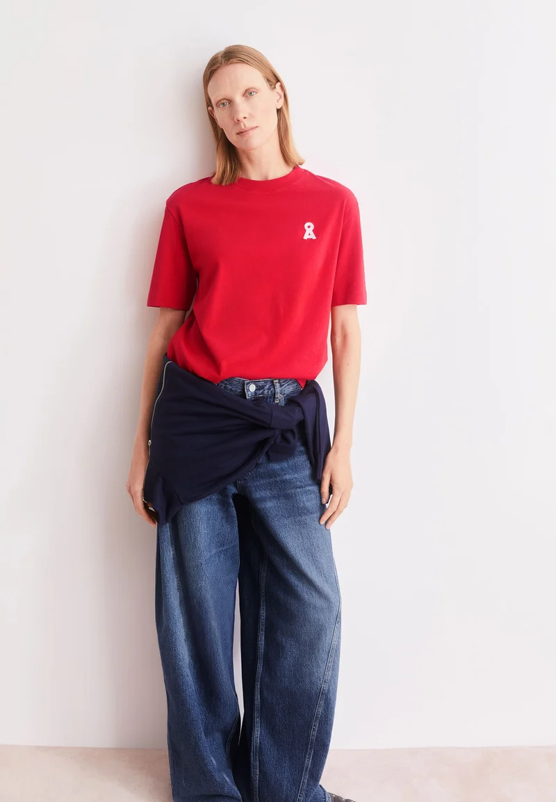 ICONIC Å TARJAA T-SHIRT | mars red
