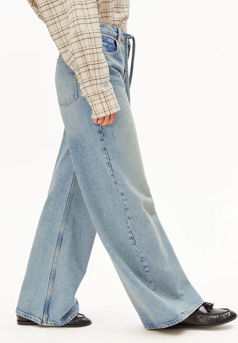 ASTRAEAAS MID WAIST WIDE JEANS | airy