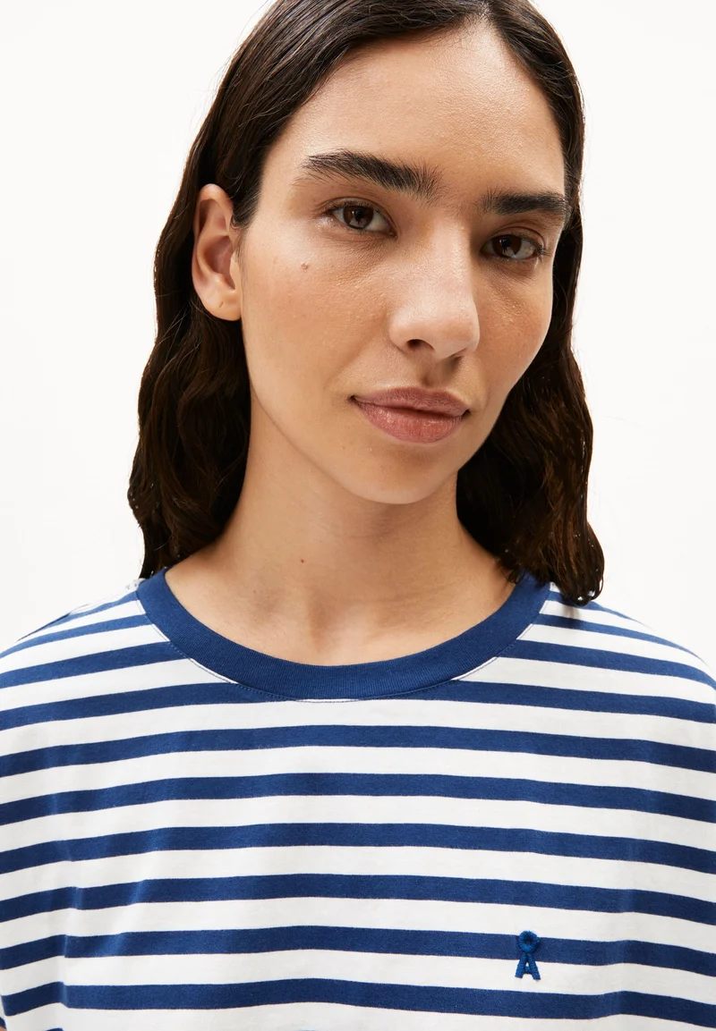 IDAARA GESTREIFTES T-SHIRT | white-faded indigo