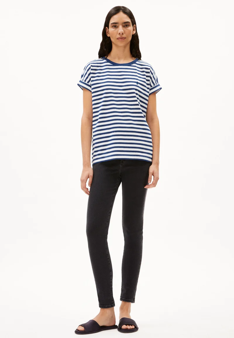 IDAARA GESTREIFTES T-SHIRT | white-faded indigo