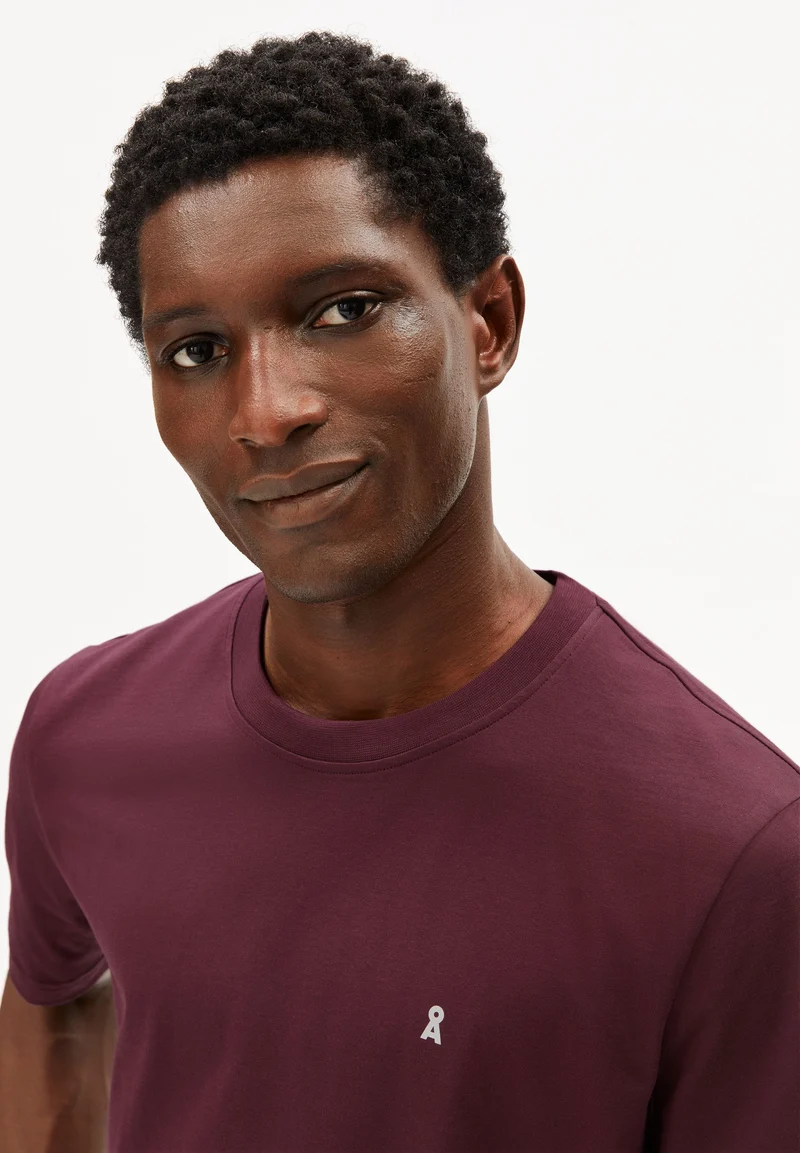 LAARON T-SHIRT | dark cranberry