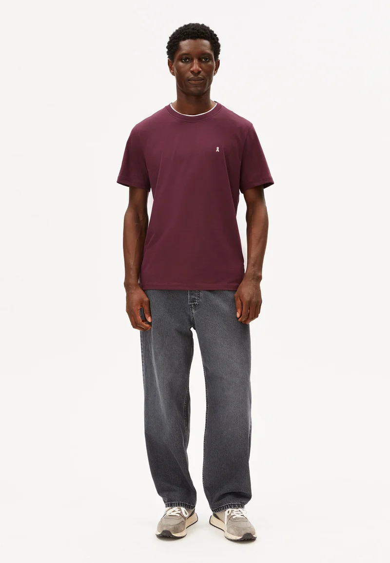 LAARON T-SHIRT | dark cranberry