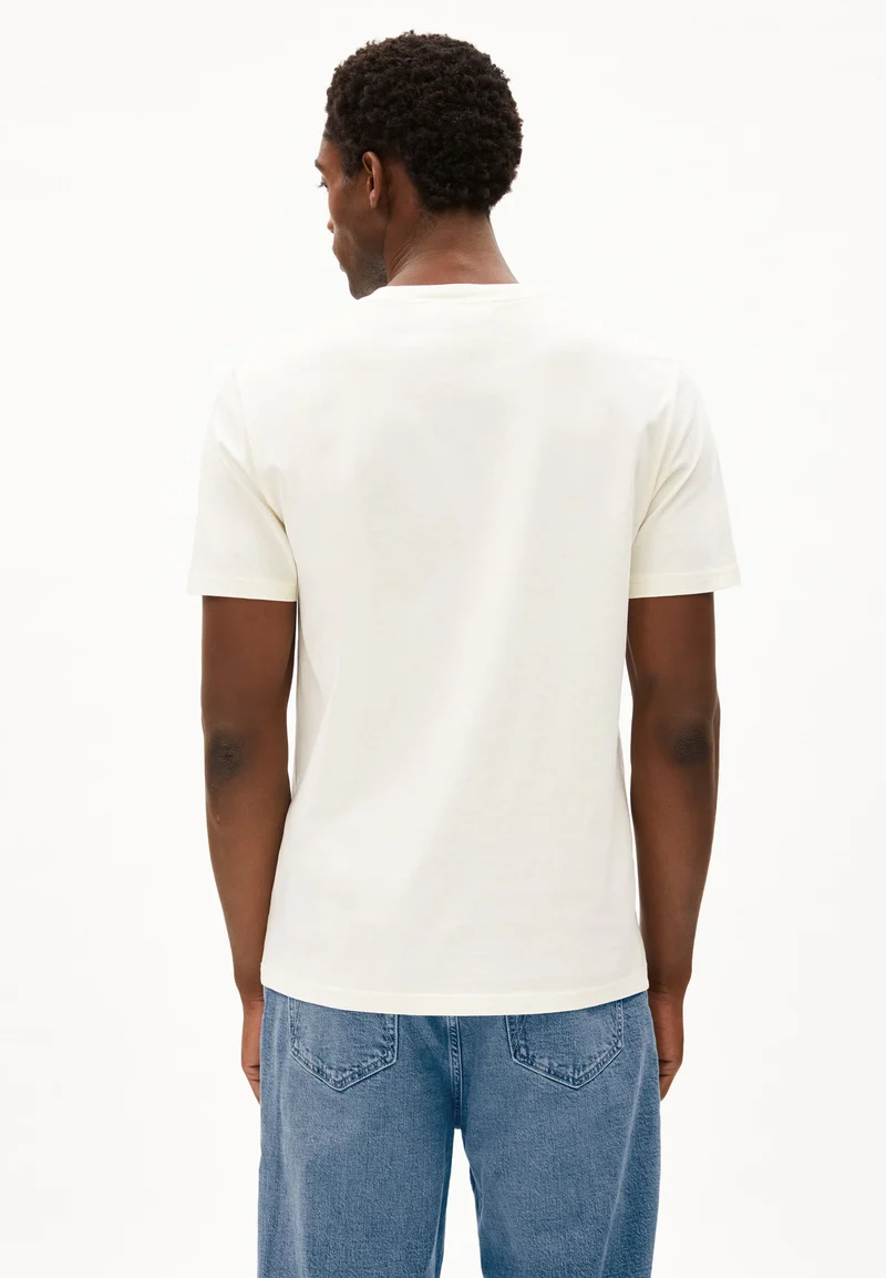 JAAMES T-SHIRT | oatmilk