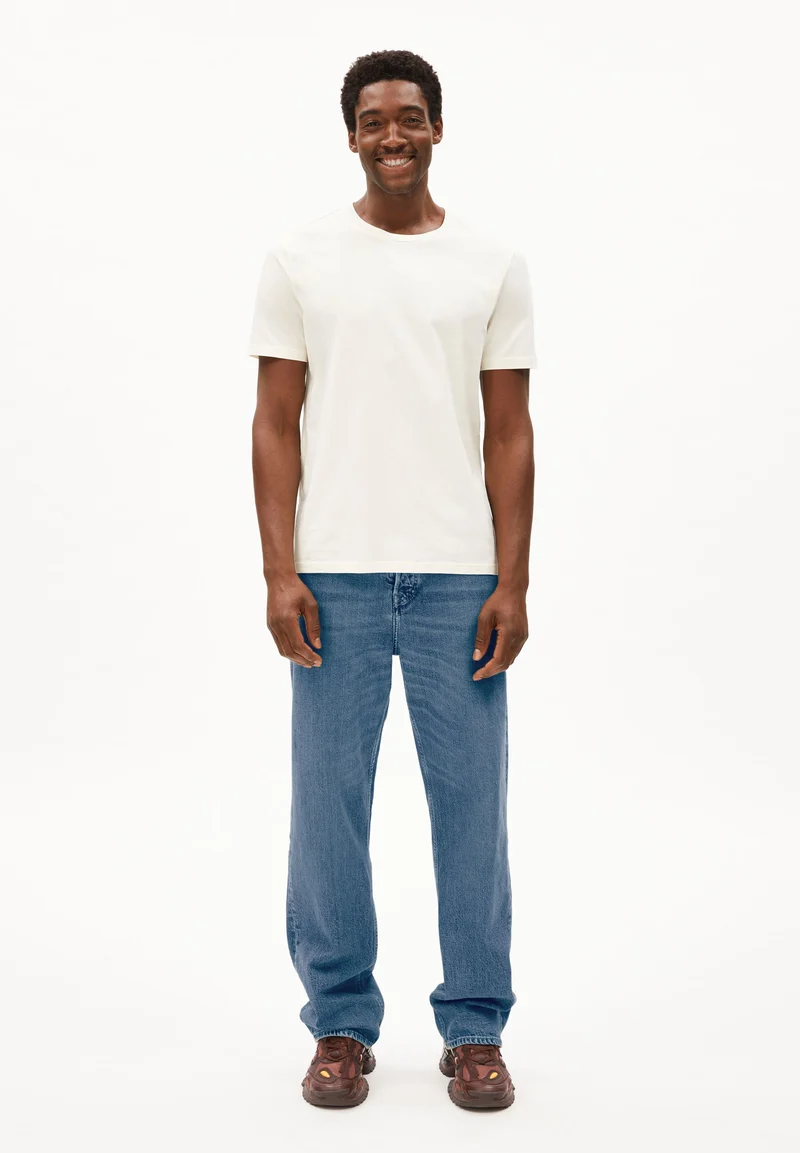JAAMES T-SHIRT | oatmilk