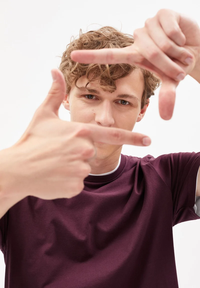 JAAMES T-SHIRT | dark aubergine